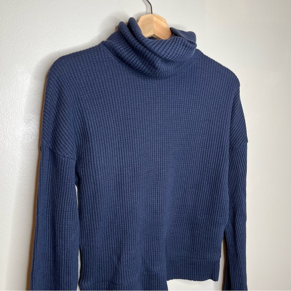 Banana Republic Navy Waffle Knit Turtleneck Sweater Size XS - Picture 2 of 7